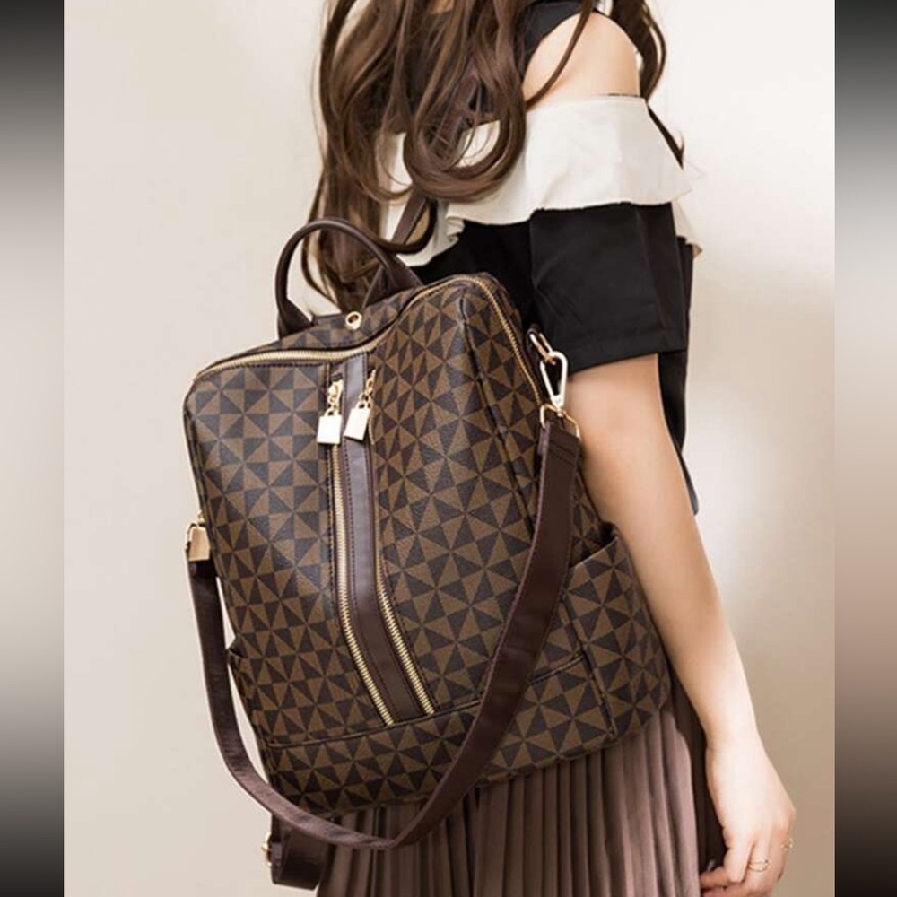 Large Capacity Backpack With Wristlet - Picture 3 of 10